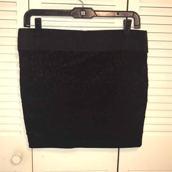 G By Guess Black Glittery Cheetah Print Skirt - Picture 3 of 3